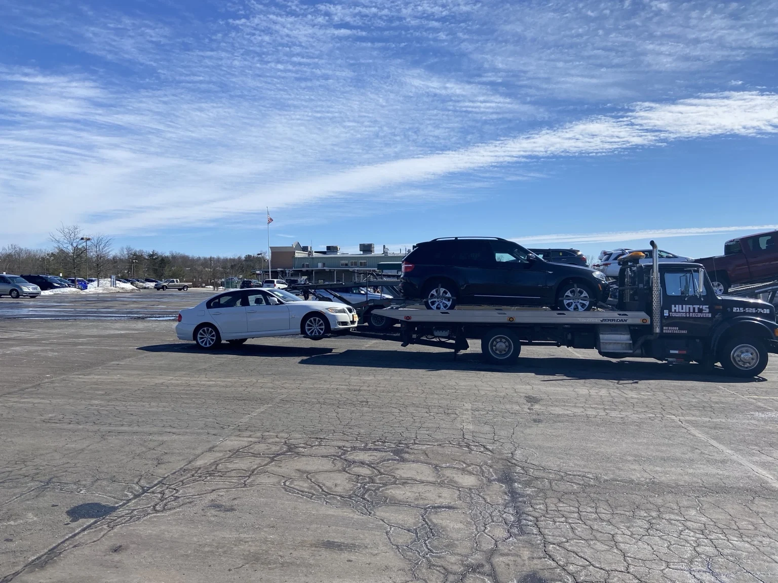 Hunt’s truck transporting an SUV and a car